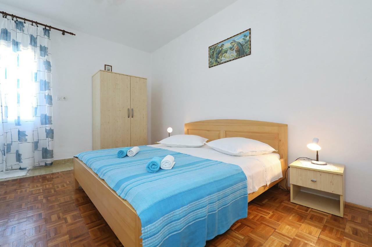 Apartmani Mila Pag Town Exterior foto