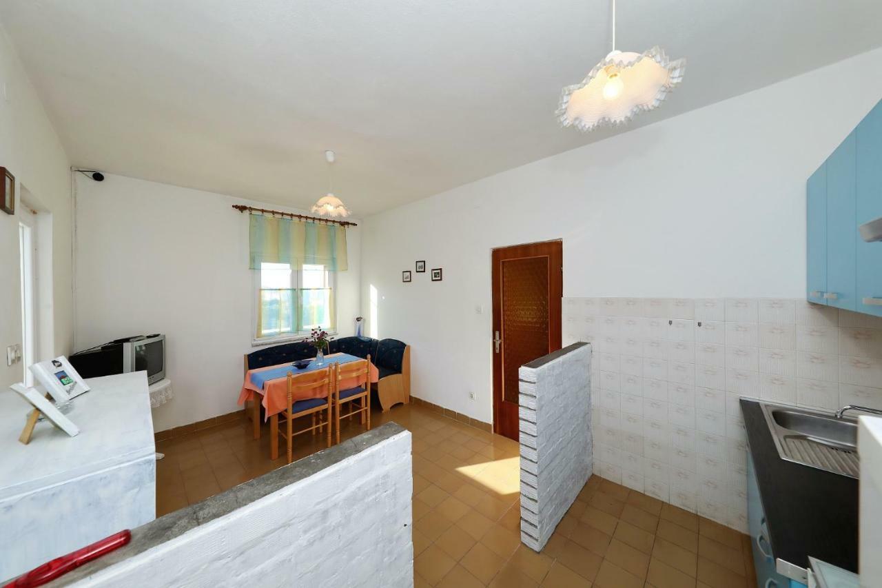 Apartmani Mila Pag Town Exterior foto