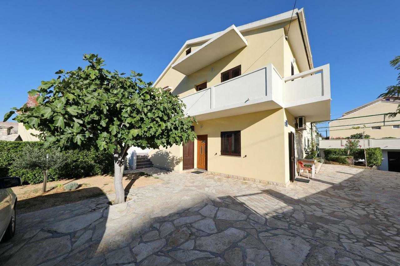 Apartmani Mila Pag Town Exterior foto